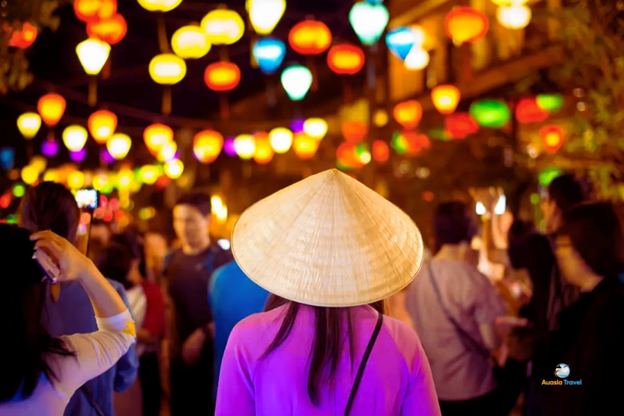 Hoi An ancient town glowing with colorful lanterns at night Vietnam – Auasia Travel